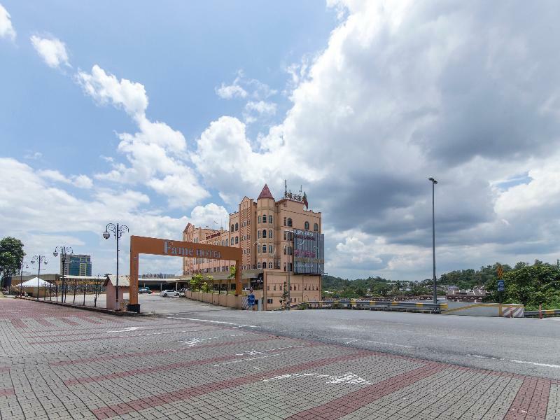 Oyo 776 Fame Hotel Seremban Dış mekan fotoğraf
